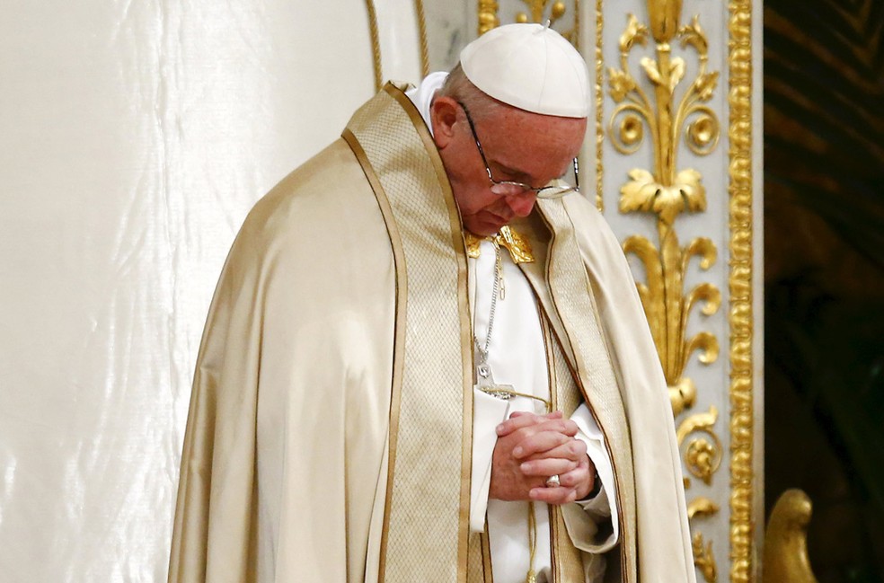 O Papa Francisco na Basílica de São Paulo, em Roma, no dia 25 de janeiro de 2016 — Foto: Remo Casilli/Reuters