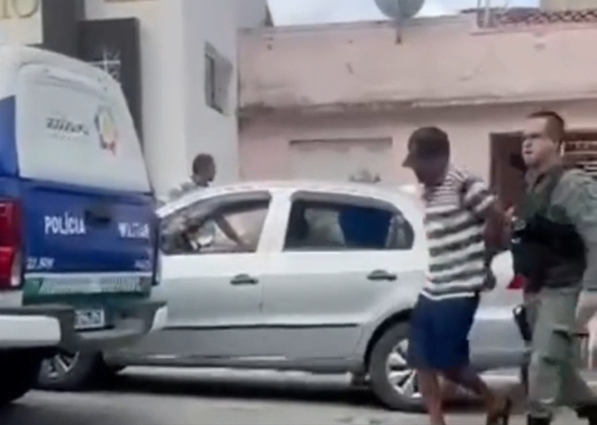 Mulher é morta a facadas dentro de casa e marido é preso em flagrante em João Alfredo