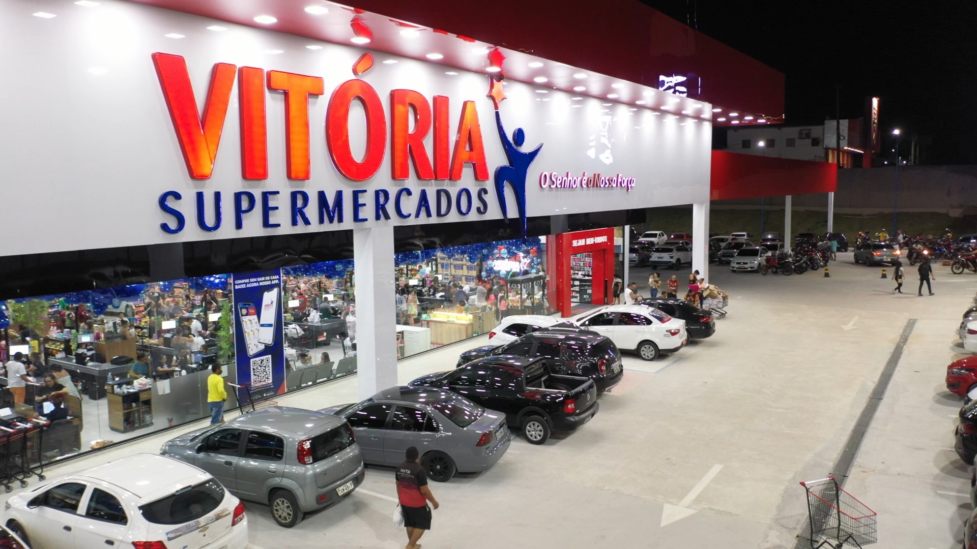 Vitória Supermercados completa 21 anos com mês inteiro de promoções especiais