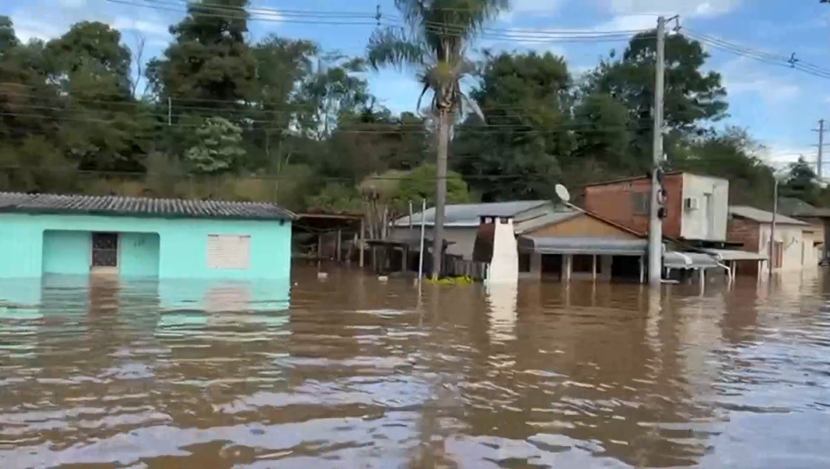 Temporais no RS: número de pessoas fora de casa chega a 1,2 mil por causa do aumento do nível de rio em Jaguari