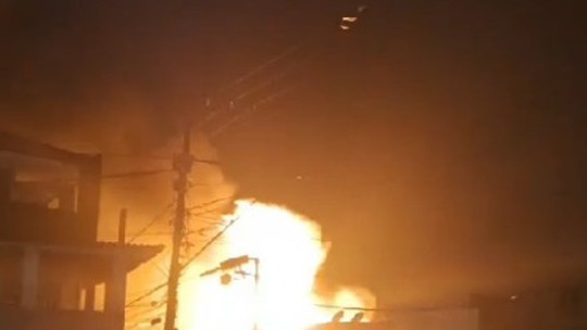 Incêndio atinge casas no bairro da Sacramenta em Belém