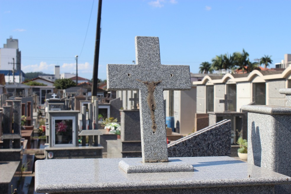 Cemiterio (Em Portugues do Brasil) : _: Movies & TV