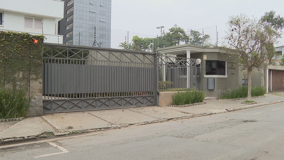 Criminosos assaltam condomínio de casas no Jardim Paulistano em SP — Foto: Reprodução/TV Globo