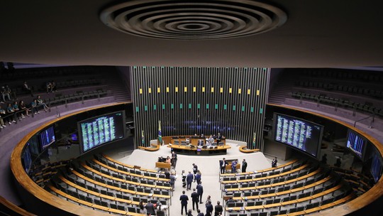 Câmara aprova projeto que endurece punição para presos em saída temporária que ameaçarem mulher