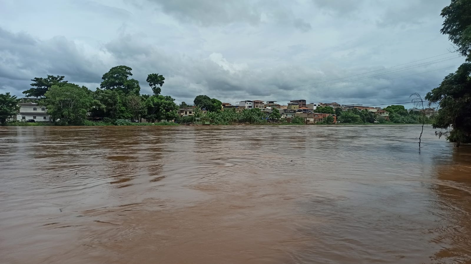 Rio Doce atinge cota de alerta em Governador Valadares | G1