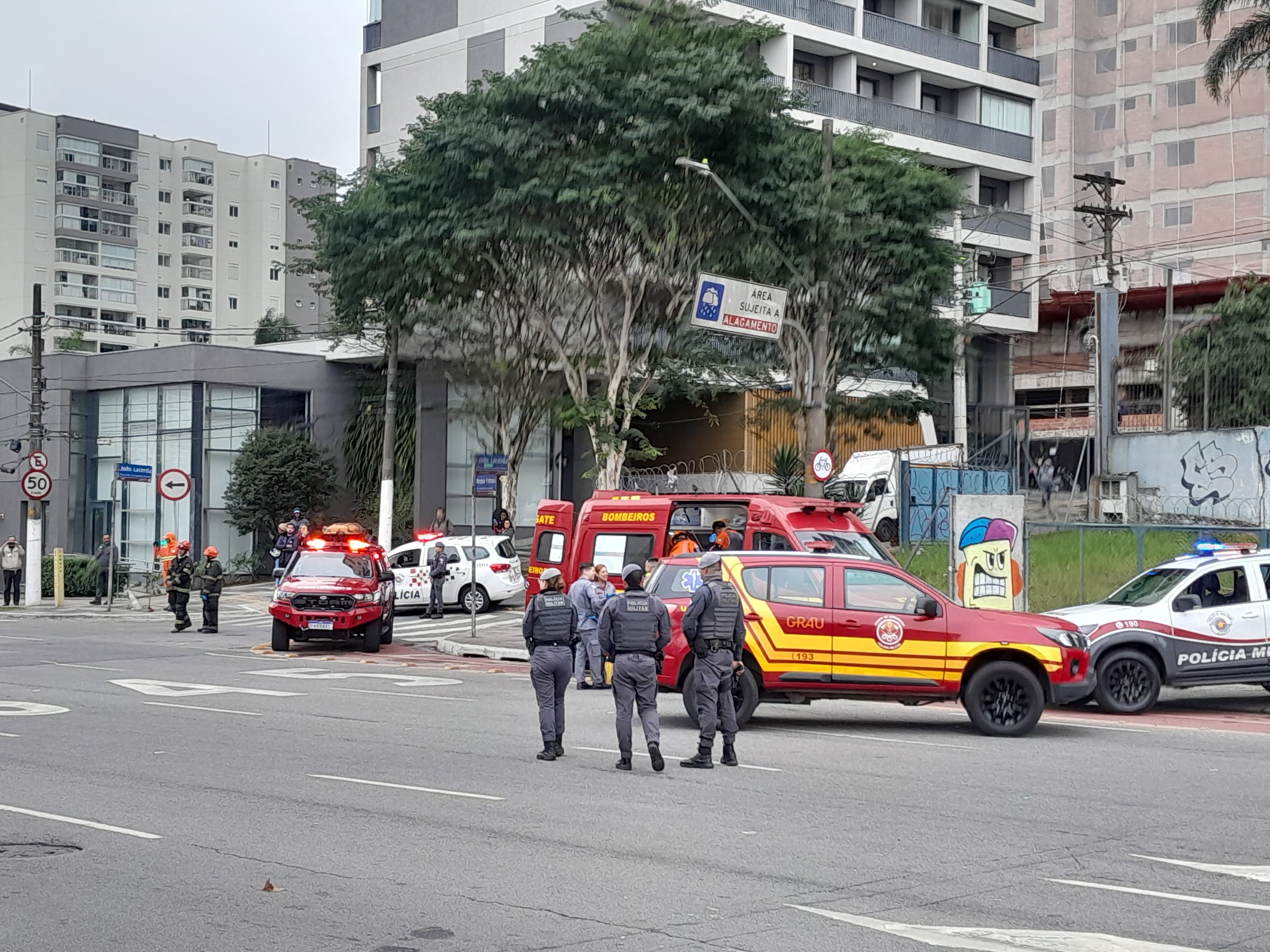 Homem cai em poço de elevador em prédio em construção na Zona Sul de SP