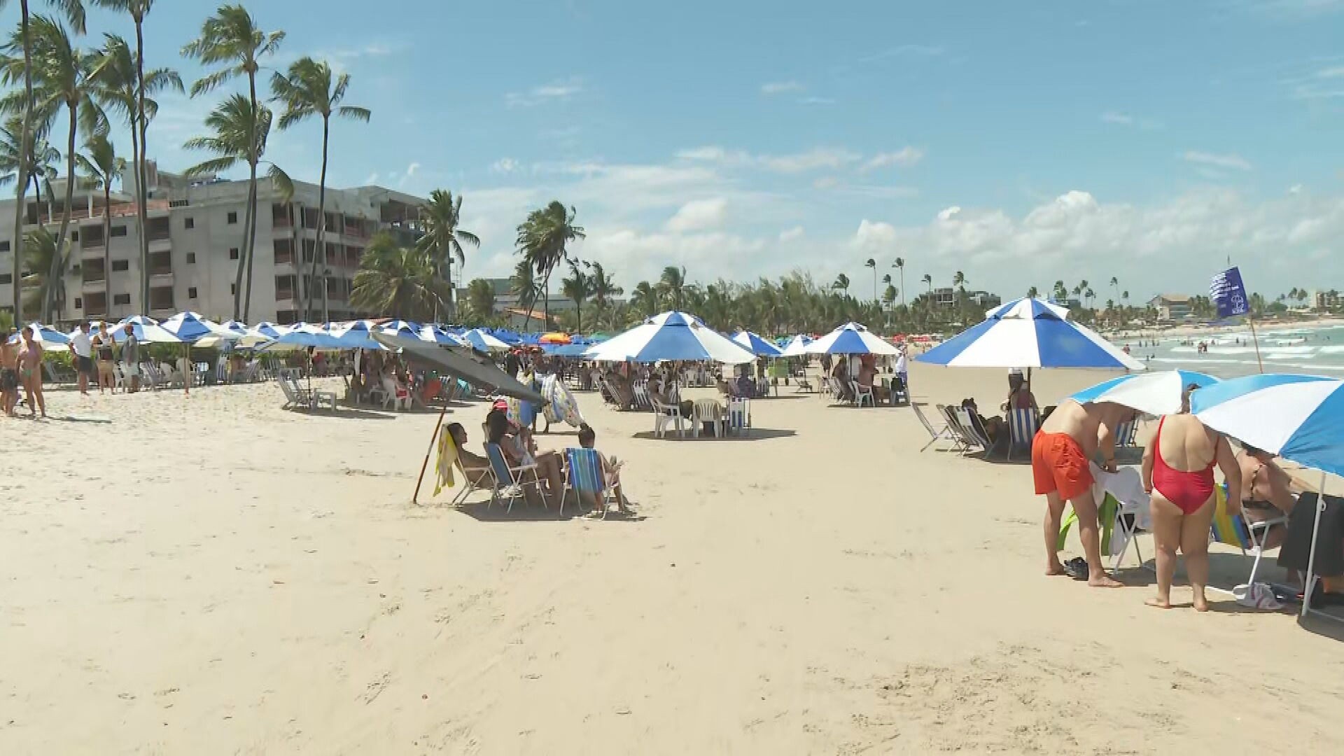 Agressão em Porto de Galinhas: 26 barracas são notificadas após proibição de cobrança de taxa de consumação mínima