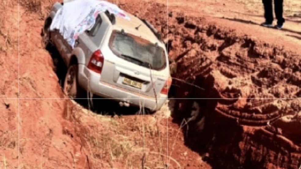 Motorista morreu após ficar preso no veículo — Foto: Machado Notícias