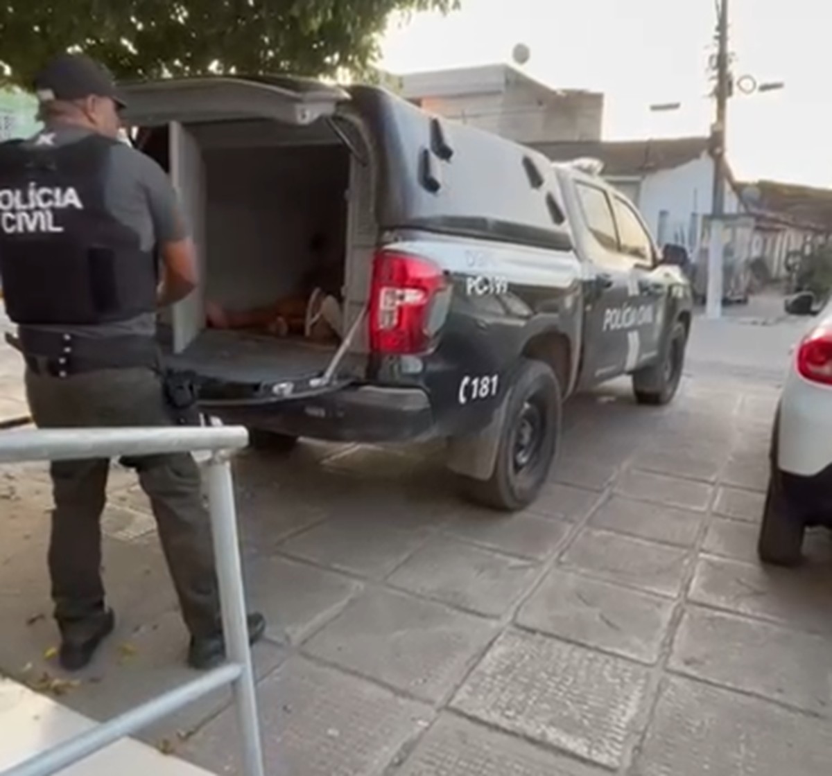 Casal é preso em flagrante por tráfico de drogas após denúncia anônima