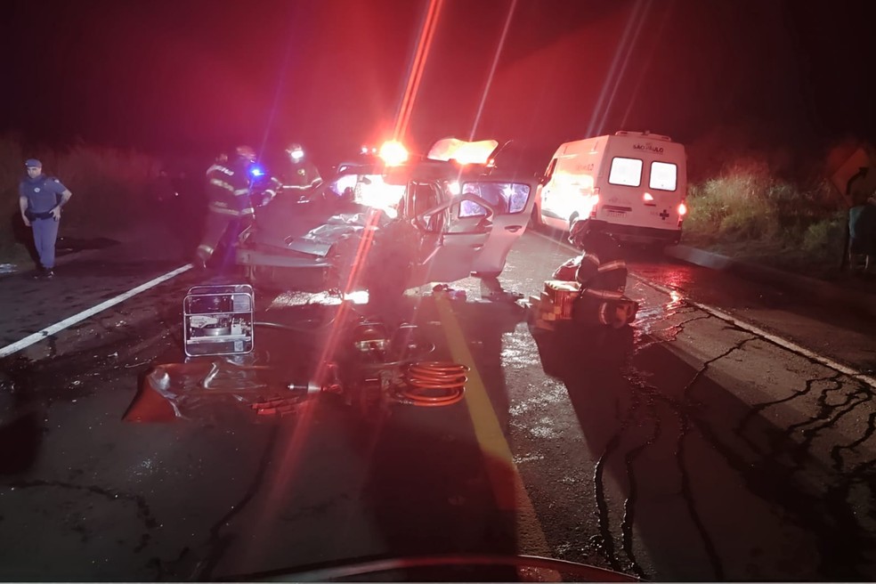 Acidente envolveu três carros e deixou feridos em rodovia de Taciba (SP) — Foto: Polícia Rodoviária/Divulgação