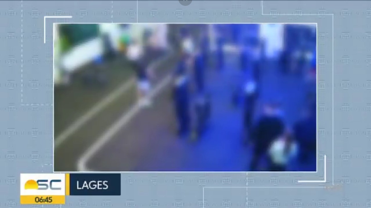 VÍDEO: policial dispara contra homem que entrou armado em academia e atirou em funcionário