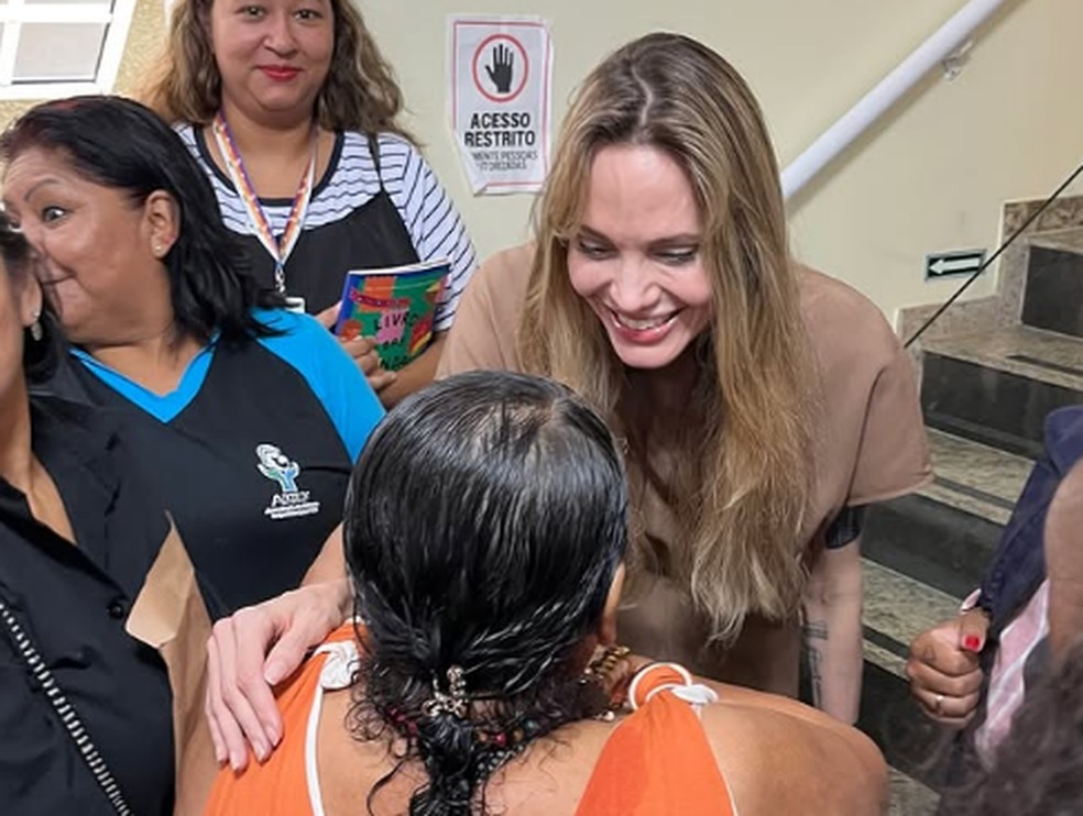 Angelina Jolie visitou ONG de imigrantes e refugiados na Zona Leste de SP — Foto: Reprodução/Instagram Centro de Direitos Humanos e Cidadania do Imigrante