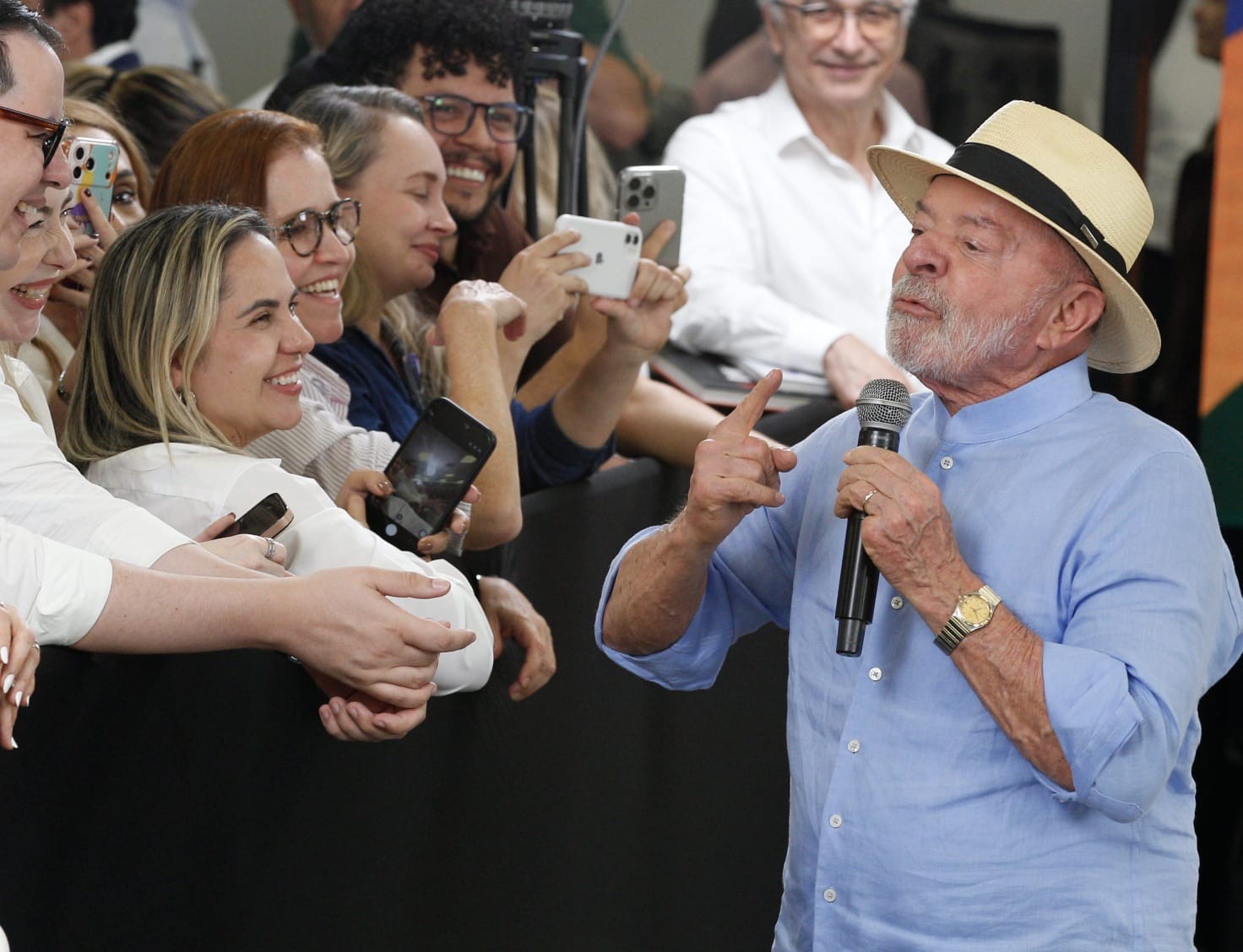 Lula visita Hospital Universitário no Ceará e diz que pobre paga indiretamente plano de saúde para quem tem mais dinheiro