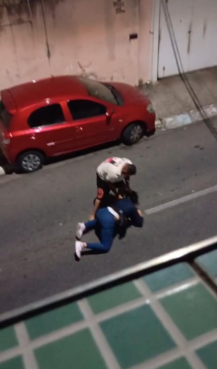 Homem suspeito de matar ex-companheira a facadas é procurado pela polícia em Osasco, na Grande SP