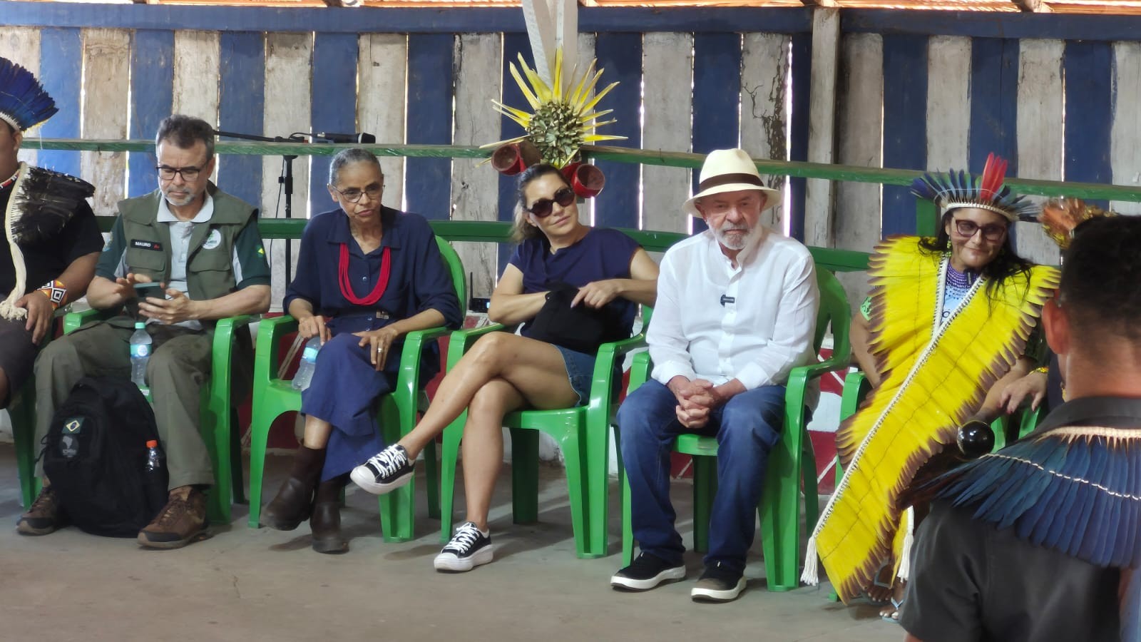 Em Santarém, Presidente Lula visita Aldeia Vista Alegre do Capixauã, dialoga com povos indígenas e prova iguarias da Amazônia 