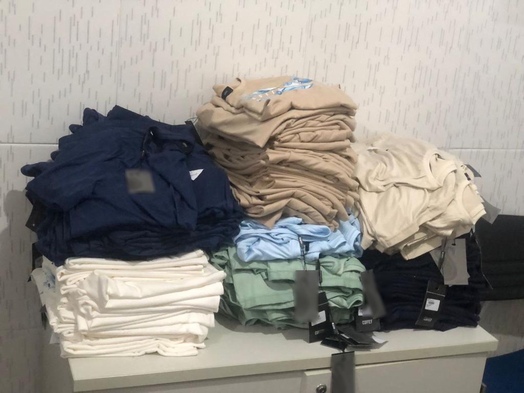 Mais de 800 camisas roubadas são apreendidas em lojas de Sergipe 