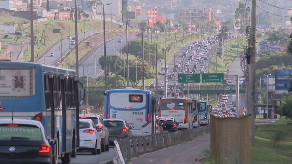 Trânsito na EPTG, no DF — Foto: TV Globo/Reprodução