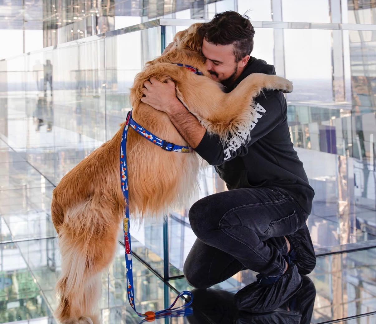 Brasileiro e cão Shurastey que morreram em acidente nos EUA ganham filme de diretor de 'Caramelo'