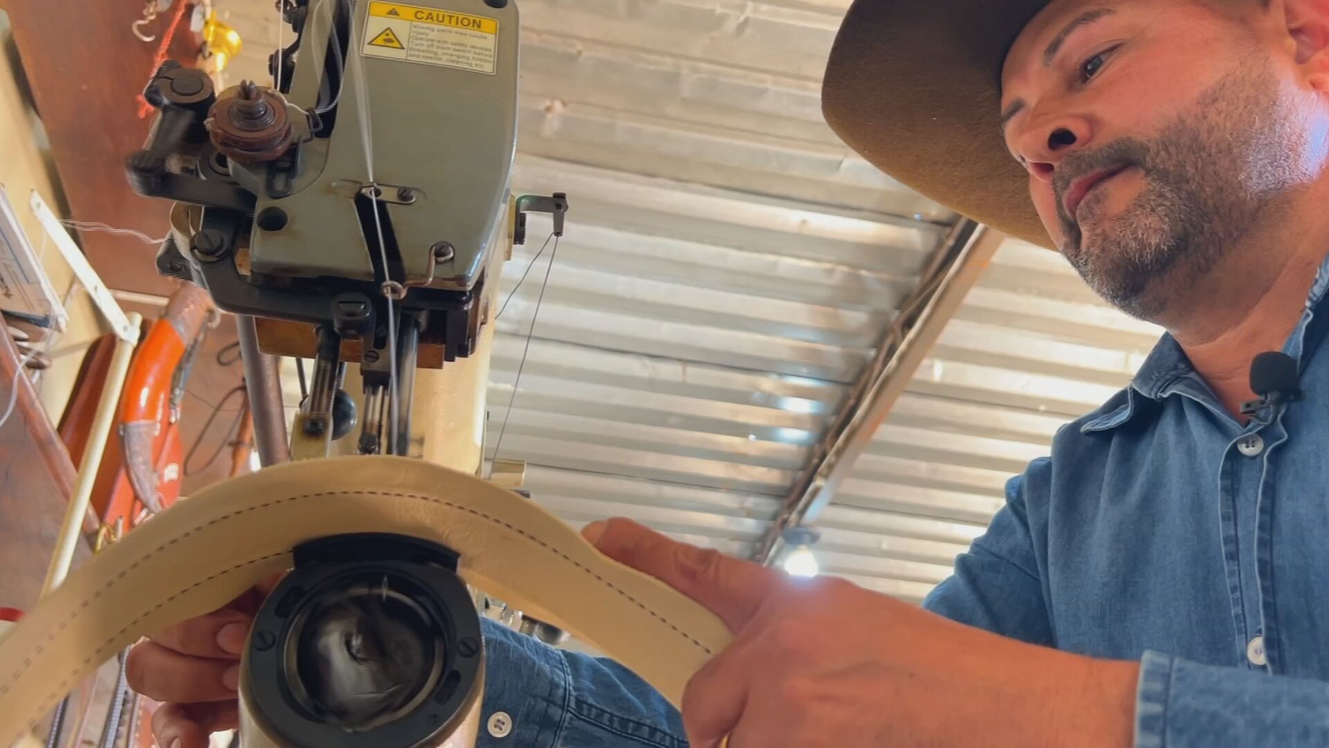 Artesãos produzem peças que valorizam estilo sertanejo