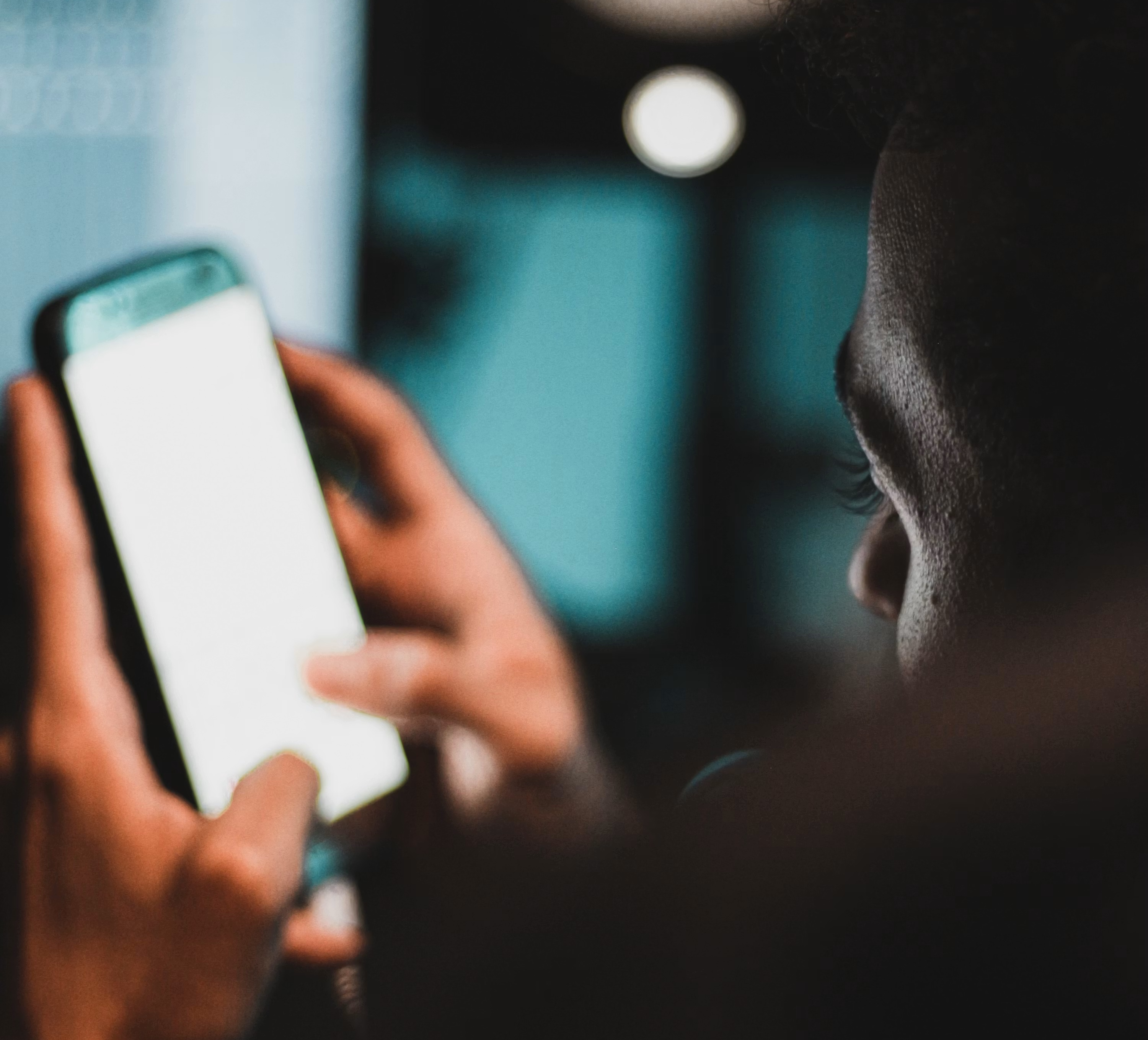 Adolescente é suspeito de comandar grupos online com discurso de ódio e ameaças de massacres em escolas, na PB 