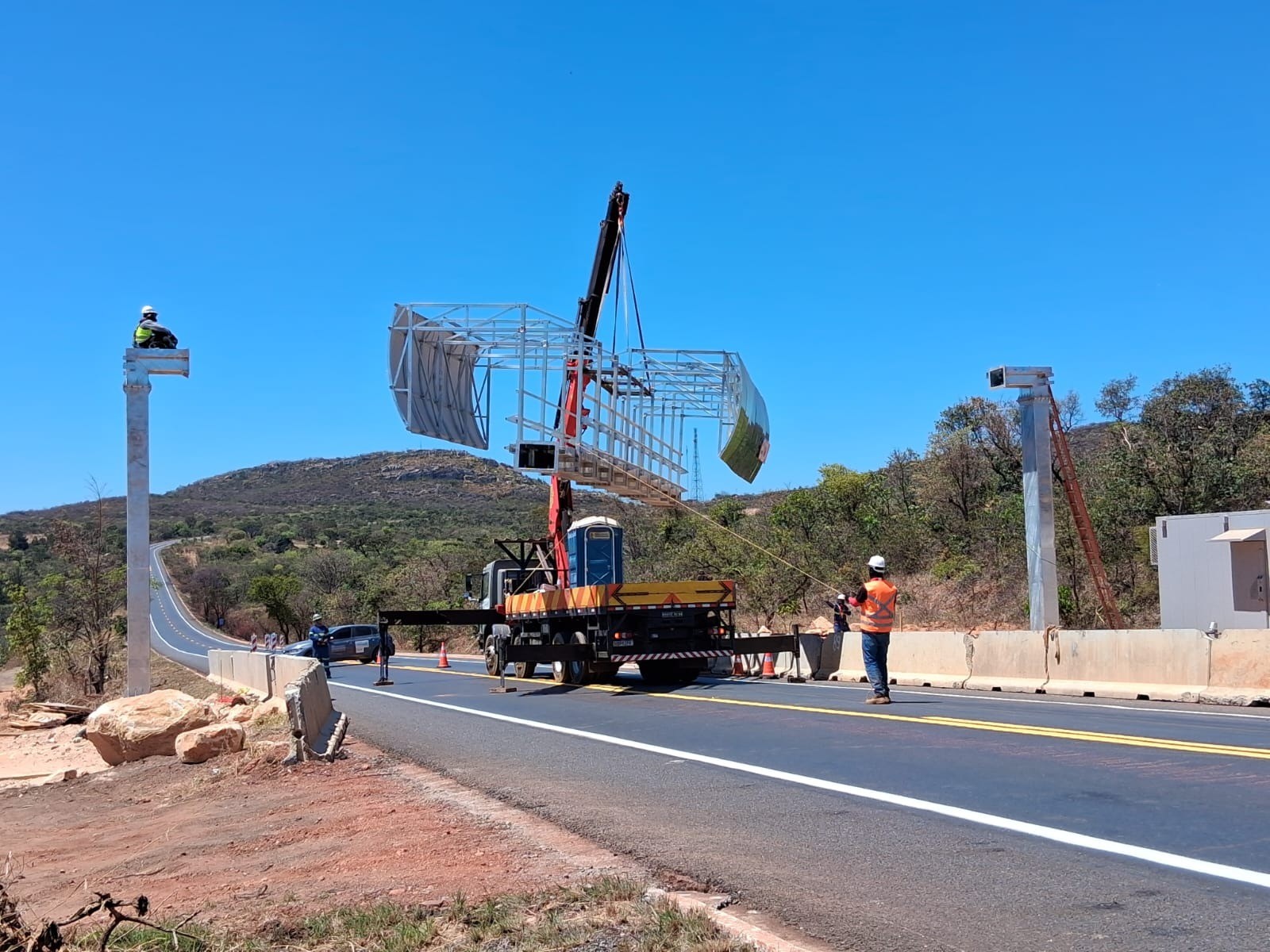 BR-116 terá interdição total em trecho de Itaobim para instalação de pedágio eletrônico