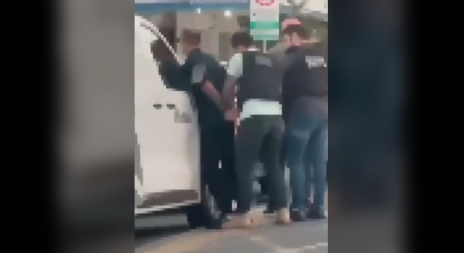 Foragido por dois homicídios é preso na saída de velório em Itajaí; VÍDEO mostra flagrante