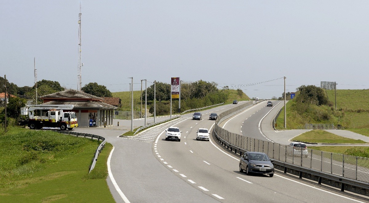 Mais de 127 mil veículos devem cruzar a Via Lagos durante o feriado de Páscoa 