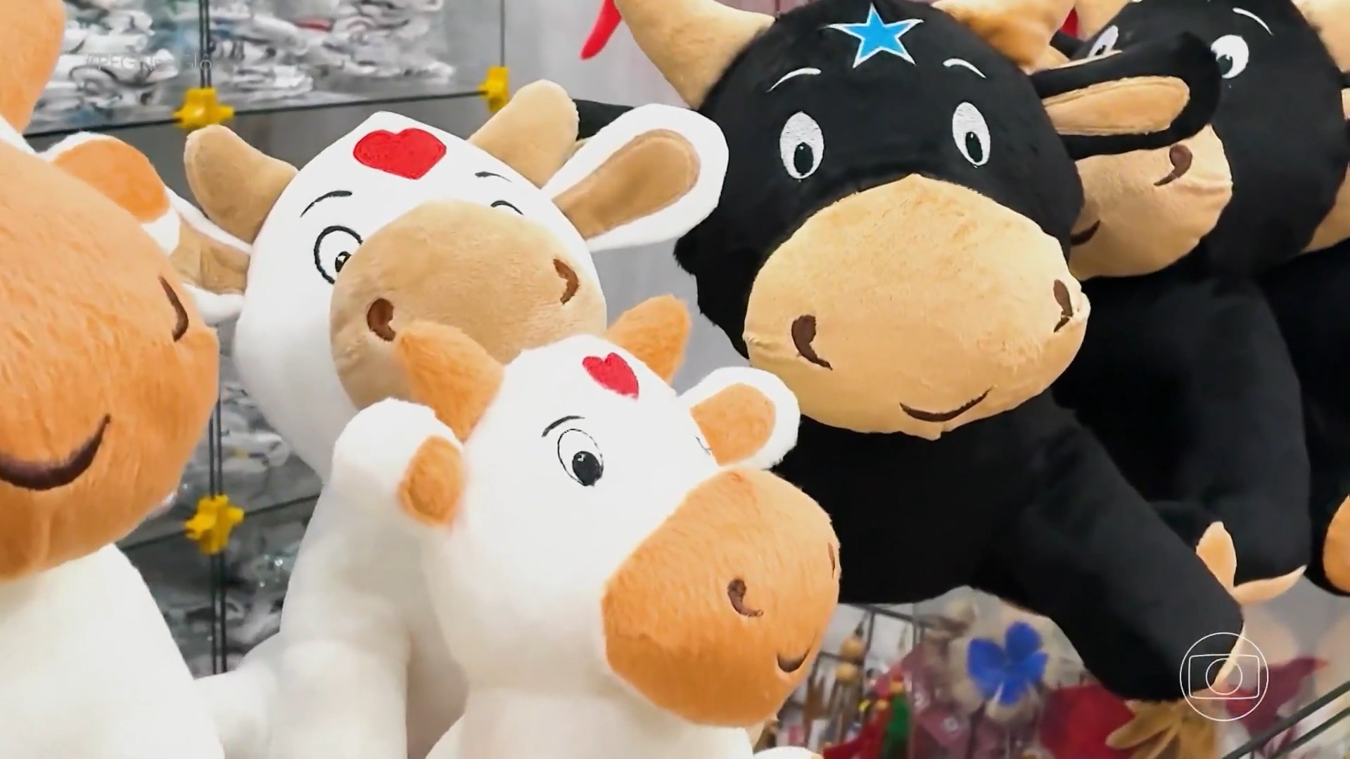 Ela criou um 'baby boi' durante a pandemia e fez do brinquedo um sucesso de vendas em Parintins