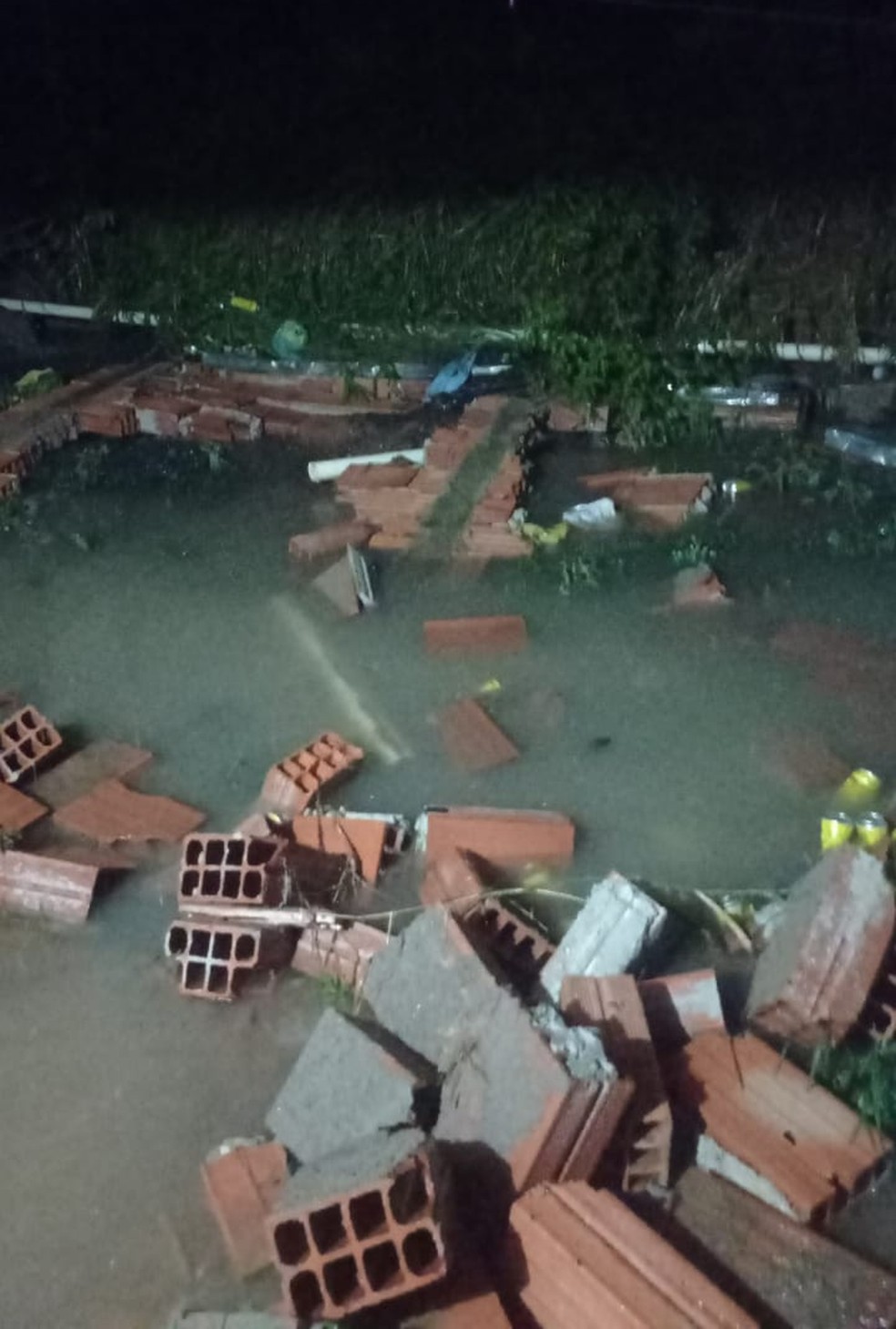 Chuva causa estragos em Formiga — Foto: Corpo de Bombeiros/Divulgação