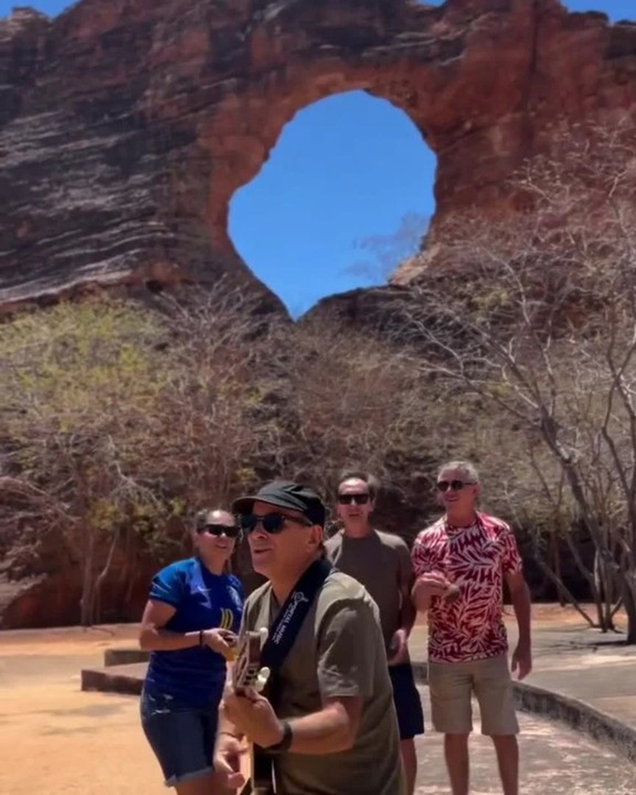 Zé Roraima grava clipe da música 'Niède Guidon' durante visita à Serra da Capivara