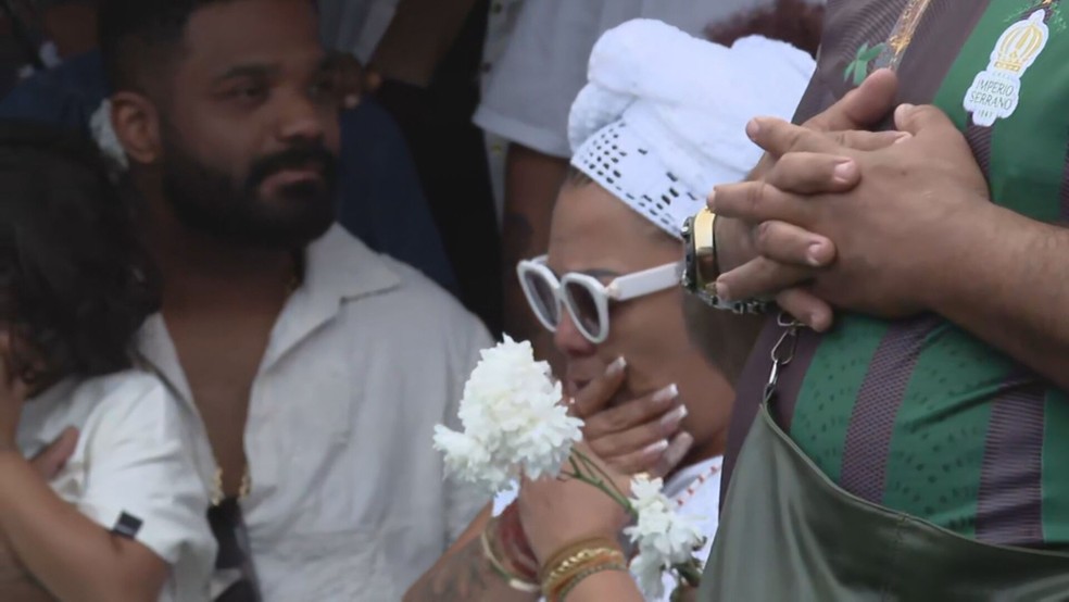 Babi e Arlindinho no enterro de Arlindo Cruz — Foto: Reprodução/TV Globo