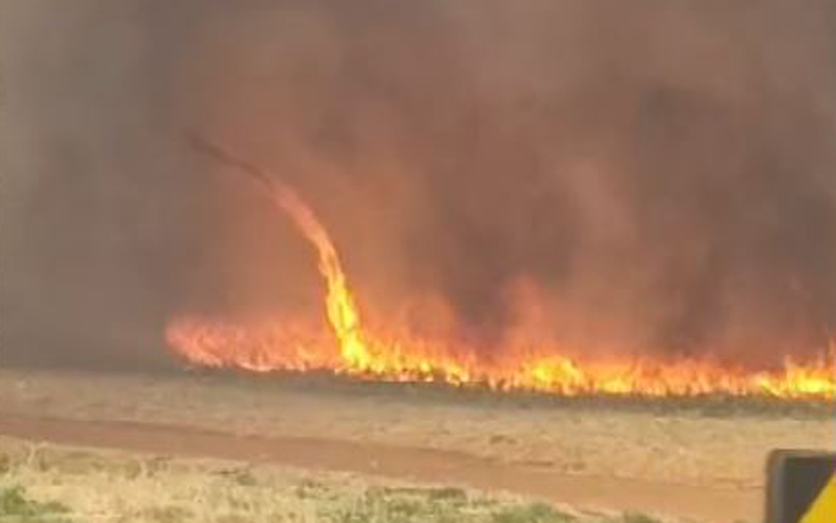 Queimadas e ventos provocam redemoinhos de fogo em Guariba, SP; vídeo