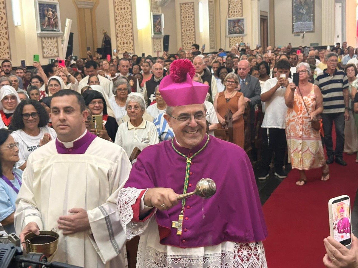 Dom Marco Aurélio Gubiotti toma posse como novo arcebispo de Juiz de Fora