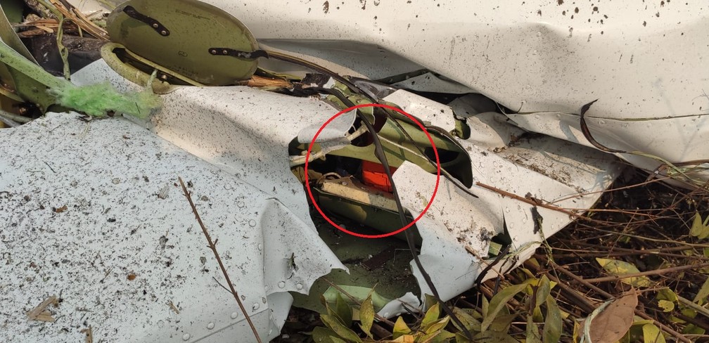 Caixa-preta, na cor laranja, do avião bimotor King Air que caiu em Mato Grosso — Foto: Divulgação