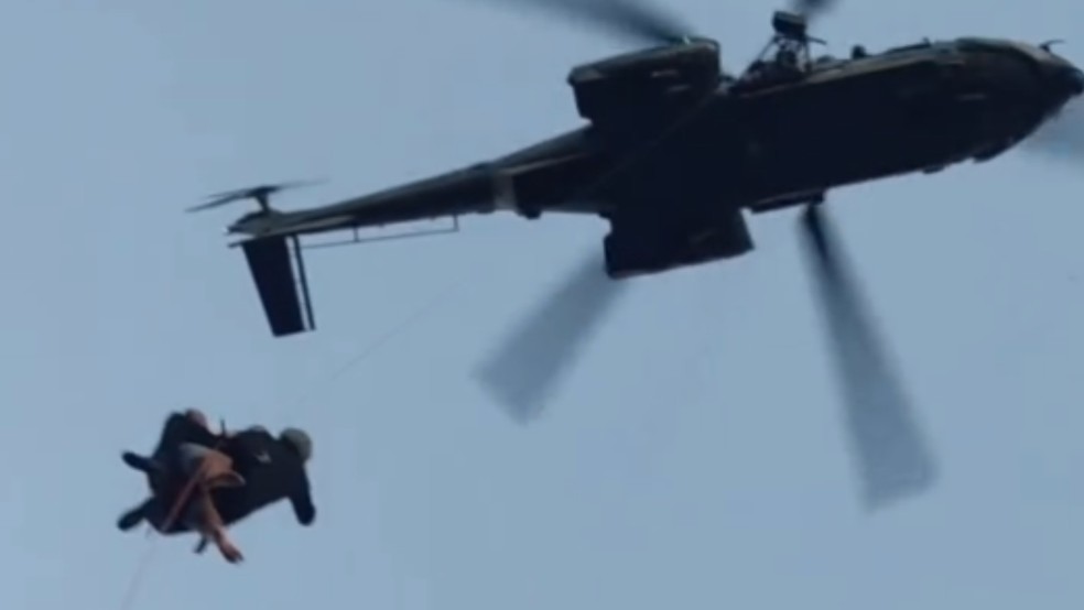 Pescador passa mal após comer carne de porco e é resgatado em alto mar em Itarema — Foto: TV Verdes Mares/Reprodução