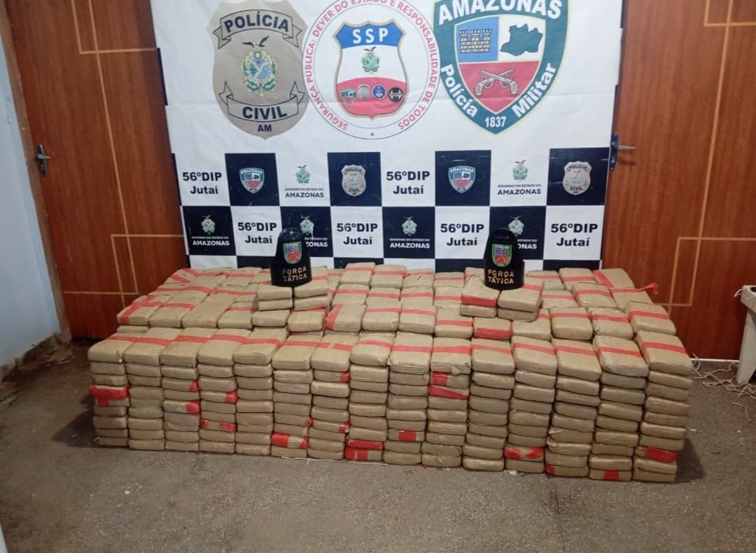 Polícia apreende 600 kg de drogas após denúncia de tiroteio de piratas no Rio Solimões no AM 