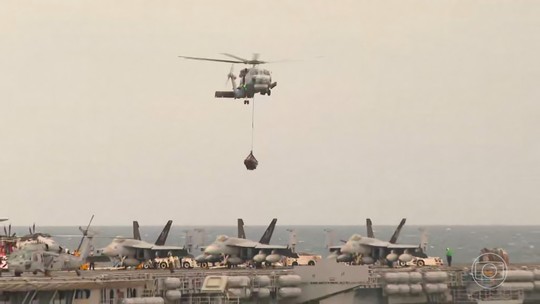 Marinhas do Brasil e dos EUA fazem operação para transportar doações às vítimas das enchentes no RS