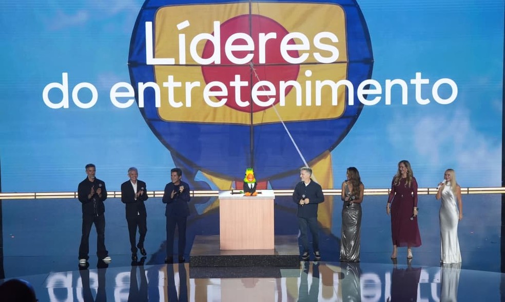 Marcos Mion, Serginho Groisman, Daniel, Louro Mané, Luciano Huck, Patrícia Poeta, Maria Beltrão e Eliana — Foto: Maurício Fidalgo/Globo