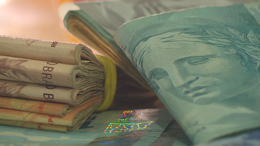 Imagem ilustrativa de cédulas de dinheiro — Foto: Reprodução/ RBS TV