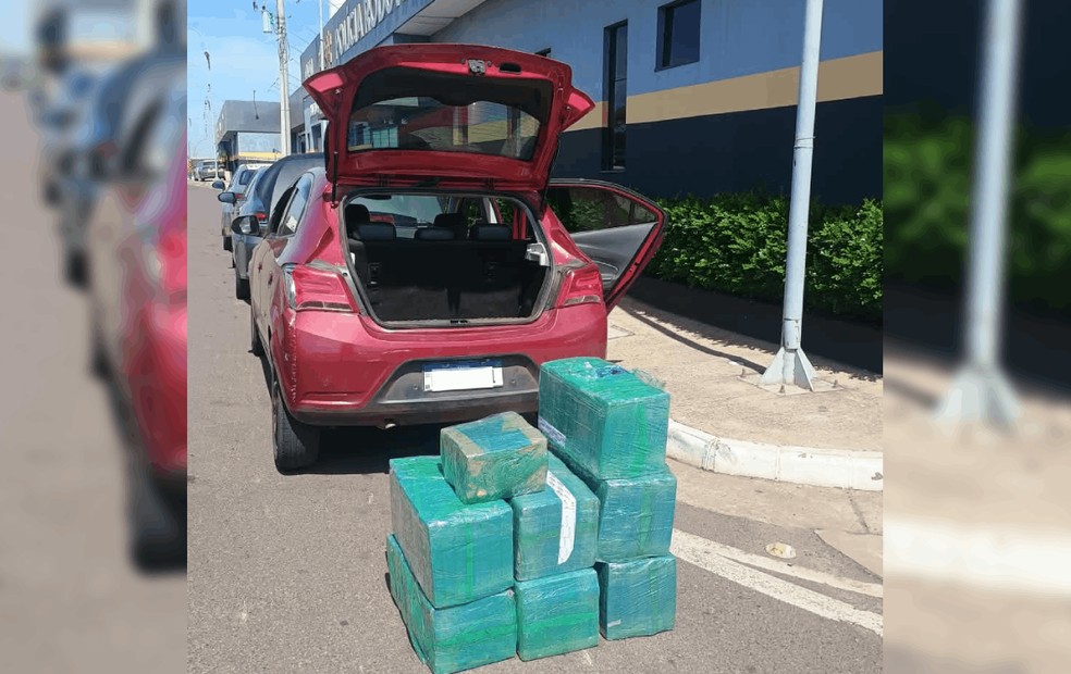 1 de 1
Motorista &eacute; preso com mais de 200 kg de maconha na Rodovia Marechal Rondon em Bauru &mdash; Foto: Pol&iacute;cia Militar Rodovi&aacute;ria/Reprodu&ccedil;&atilde;o