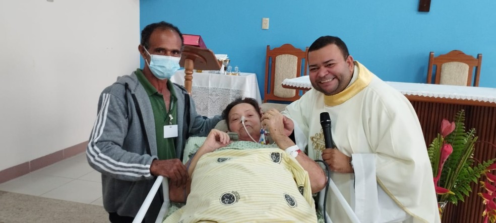 Maria Vilce sempre foi católica, mas não podia comungar, pois o casamento de mais de 30 anos não teve cerimônia religiosa — Foto: Arquivo pessoal