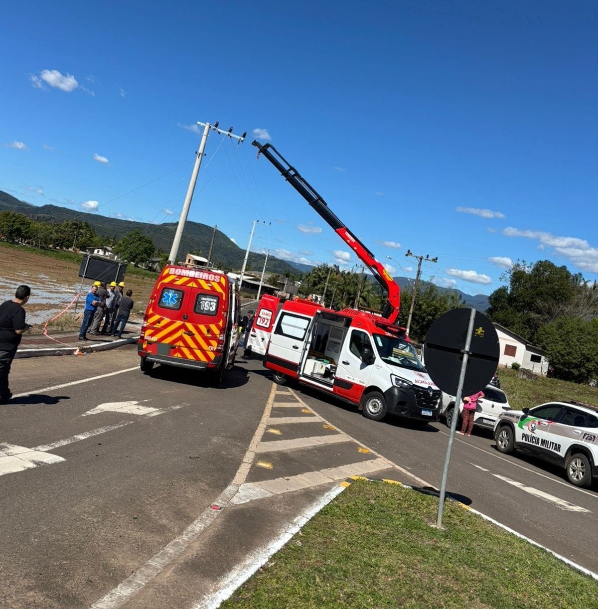 Trabalhador morre ao cair de 12 metros durante manutenção elétrica em poste de SC