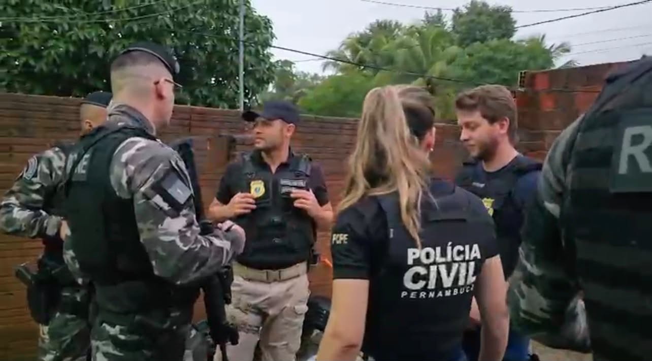 Dois homens suspeitos de homicídios e ligados a facção criminosa são presos na Paraíba