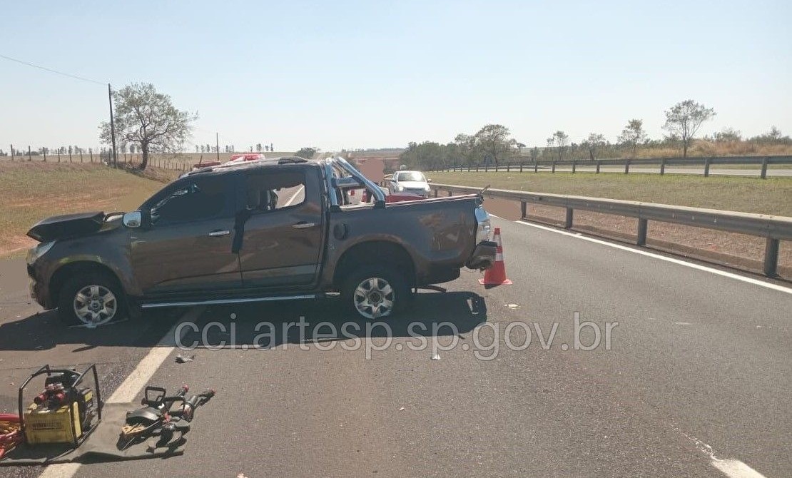 Acidente com caminhonete deixa uma pessoa morta na SP-300 em Penápolis