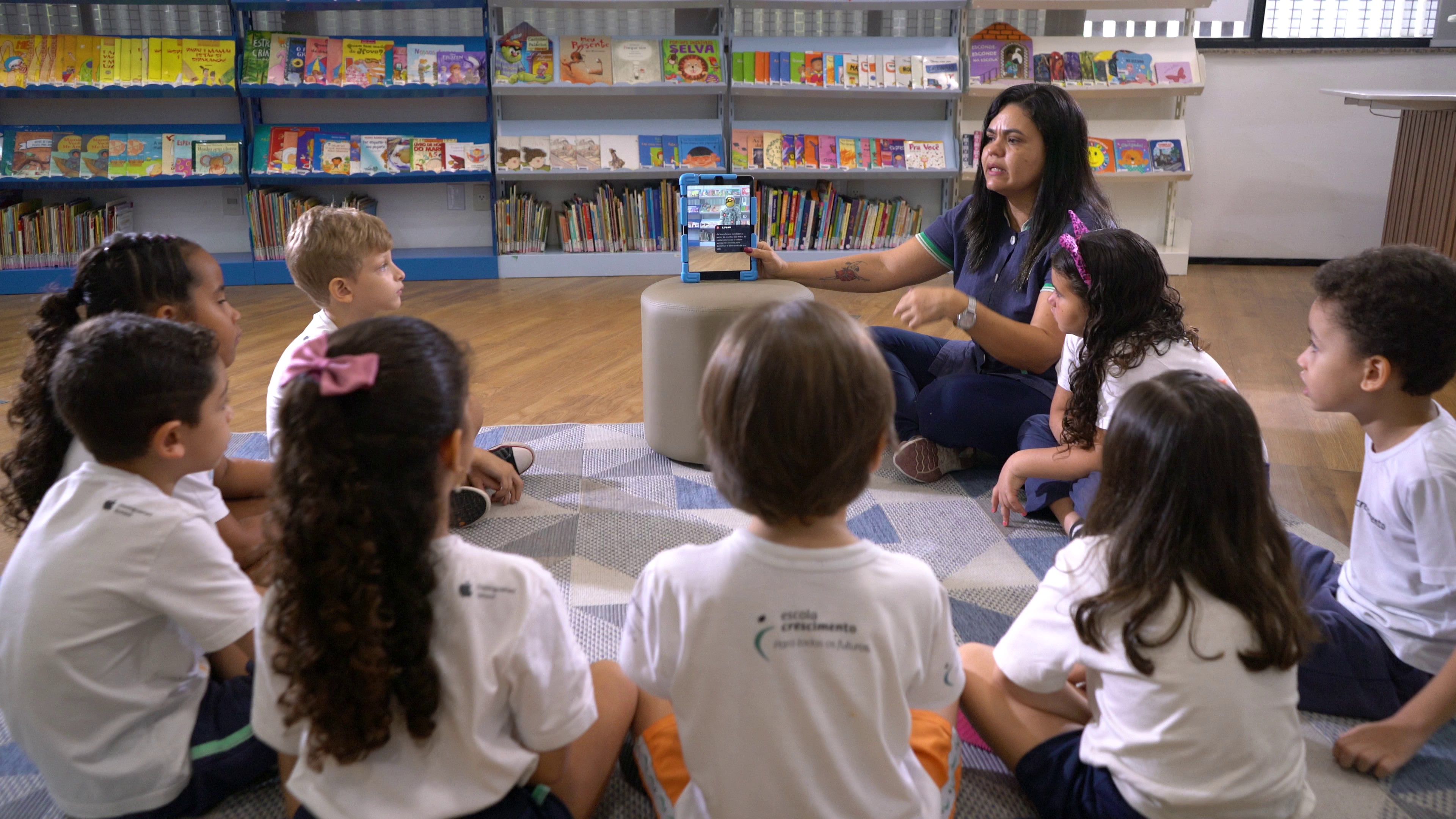 Escola Crescimento comemora sua quarta certificação Apple Distinguished School