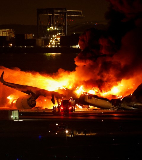 Homem coloca fogo em papéis dentro de avião da Gol que saiu de BH