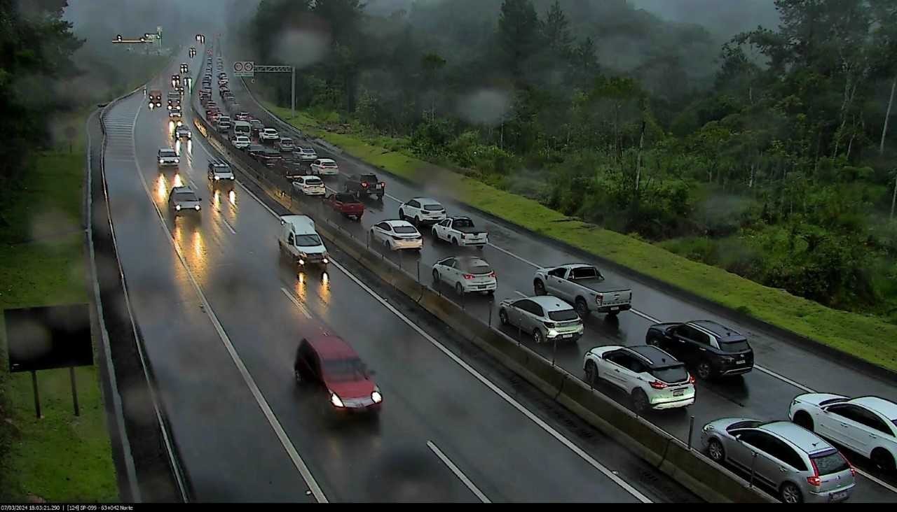 Trechos de serra das rodovias Tamoios e Oswaldo Cruz seguem com interdições por causa da chuva