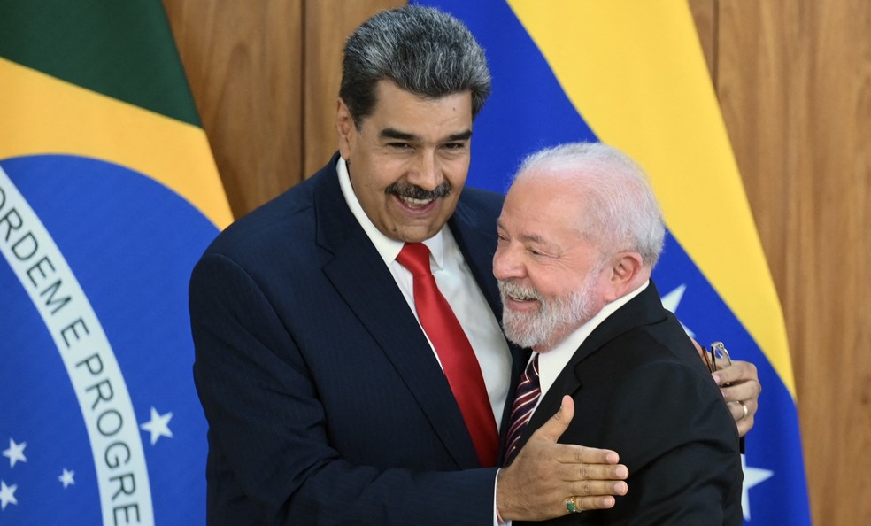 O presidente Luiz Inácio Lula da Silva recebeu o presidente da Venezuela, Nicolás Maduro, no Palácio do Planalto, em Brasília, no dia 29 de maio de 2023 — Foto: Evaristo Sá/AFP