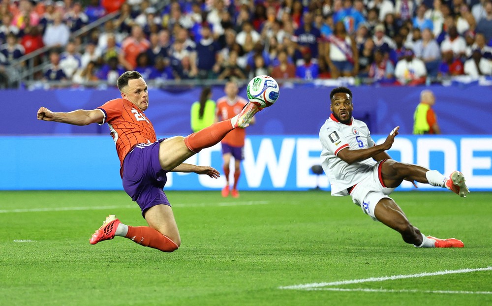 Escócia vence o Haiti e assume a liderança do Grupo C à frente do Brasil