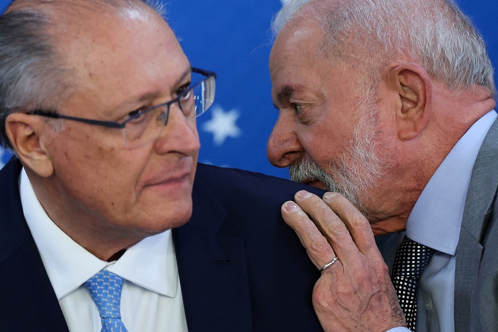 Lula e Alckmin participam de cerimônia no Palácio do Planalto, em Brasília, em 14 de julho de 2025. — Foto: Reuters/Adriano Machado